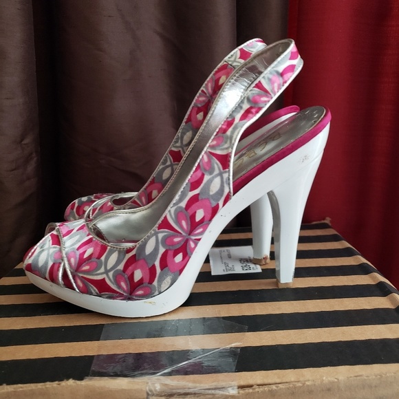 Heels - Picture 4 of 4